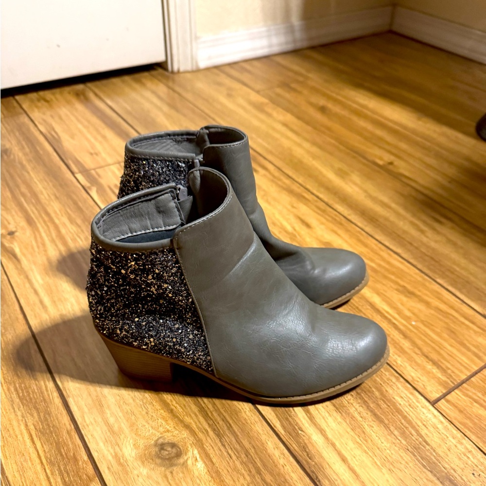 Beautiful JG brand women's boots size 9